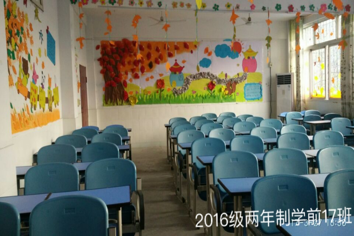 2016级两年制学前教育17班.jpg